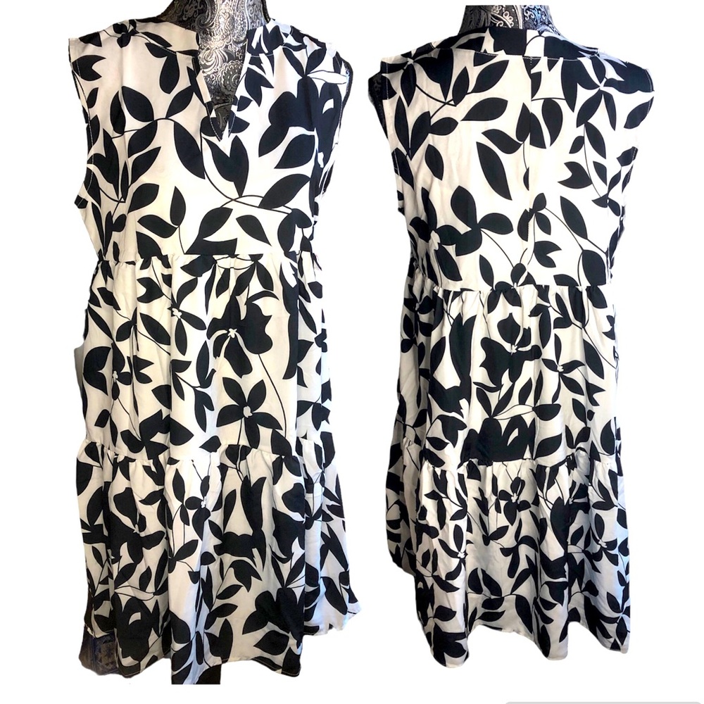 Notched neckline tiered womens black and white floral dress Large